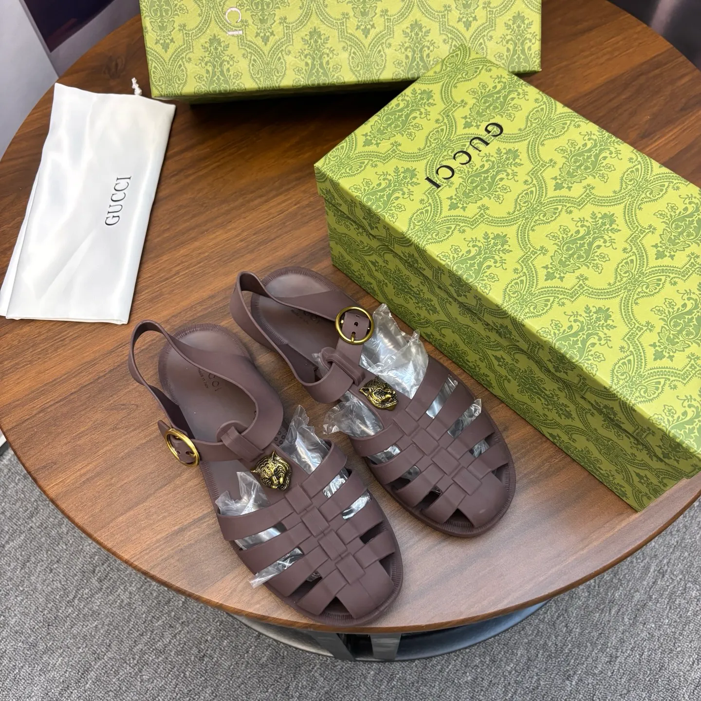 Men's shoes 260💰 [Gucci] Counter quality, top-quality original goods, real photos! Original TPU material, fine workmanship, comfortable; genuine 1:1 replica Size: 36 ~ 46